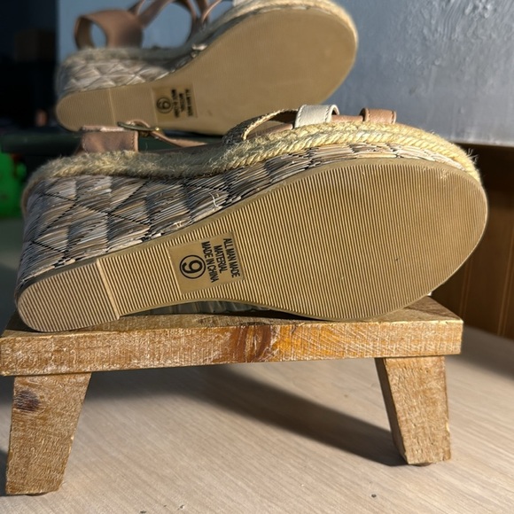 Soda Wicker Basket Weave Platform Wedge Strappy Sandals - Picture 7 of 8